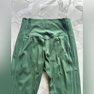 alphalete NWOT pulse kinetic legging